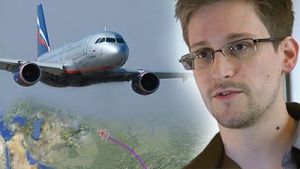 Snowden llegó a Moscú y viajará a Ecuador, país al que pidió asilo