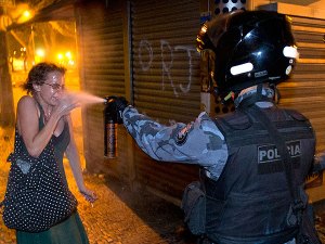 Esta es la foto de la represión en Brasil que da la vuelta al mundo