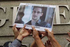 Baltasar Garzón dice que WikiLeaks quiere “proteger” los derechos de Snowden