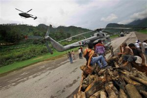 Mueren ocho personas al caer helicóptero de rescate en la India