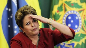 Popularidad de Rousseff cae por primera vez desde que asumió mandato