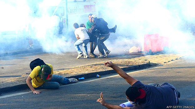 Protestas mundiales incrementan venta de gas lacrimógeno