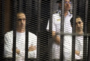 Los hijos de Mubarak seguirán en la cárcel por tener varias causas abiertas