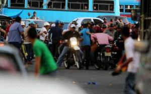 Así atacaron la asamblea de ciudadanos con Capriles en Maracay (Fotos)
