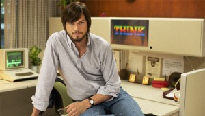 Ashton Kutcher interpreta al pelo a Steve Jobs (Video + primer tráiler)