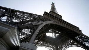 Cierran por segundo día consecutivo la Torre Eiffel