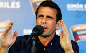 Capriles califica de chiste denuncia de Rangel sobre compra de aviones
