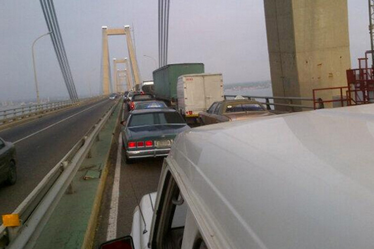 Continúa la cola en el Puente General Rafael Urdaneta por trabajos de reparación (Foto)