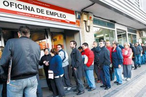 España debe crear políticas para combatir desempleo récord