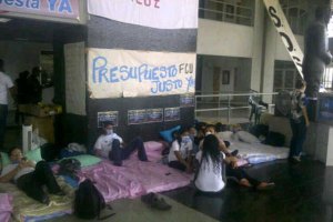 Estudiantes de LUZ suman tres días en huelga de hambre