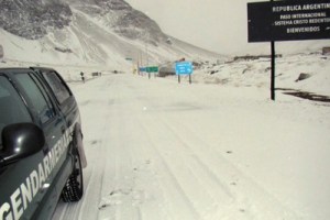 Cierran el paso entre Argentina y Chile por nieve