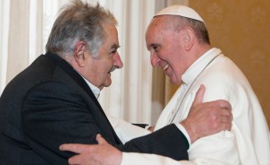 Mujica sobre el papa Francisco: Es un papa canchero que tiene mucho boliche