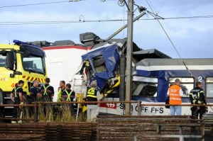 Un error humano, principal hipótesis de la causa de choque de trenes en Suiza