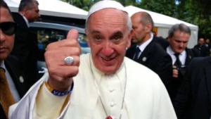 ¡Mira la pulsera tricolor del Papa Francisco! (Foto)