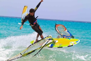 Venezolano José “Gollito” Estredo gana la primera jornada del Windsurf Freestyle