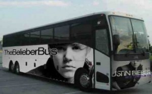 Hallan marihuana en autobús de gira de Justin Bieber