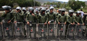 Comisión oficial recibe a siete colombianos detenidos por la Guardia Nacional