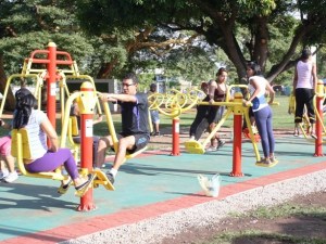Gobierno de Miranda entregó dos parques infantiles y un espacio para el ejercicio físico