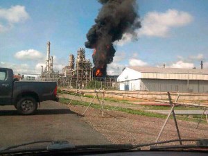 Controlan incendio en el Complejo Criogénico José Antonio Anzoátegui (Fotos)