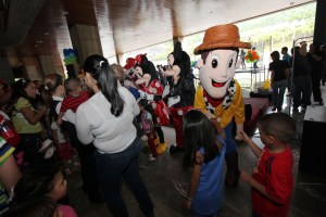 Woody, Mickey Mouse y Tinkerbell invaden el Fuerte Tiuna (Fotos + Alerta)