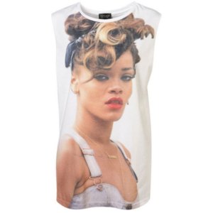 Rihanna demanda al dueño de Topshop por camiseta
