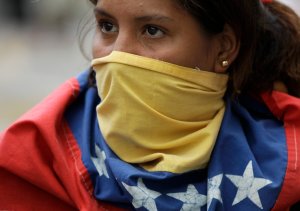 Venezolanos celebran la Independencia entre dificultades