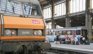 Seis fallecidos en accidente de tren descarrillado en París