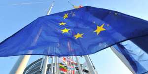 UE allana oficinas de telecomunicaciones por sospechas de abuso de poder