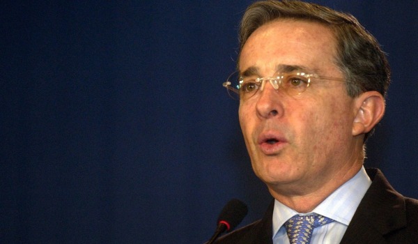 Uribe dice que armas halladas en buque norcoreano iban para Colombia