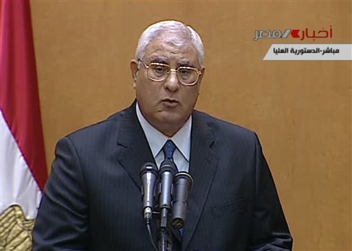 Presidente interino de Egipto disuelve el Parlamento