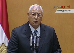 Presidente interino de Egipto disuelve el Parlamento