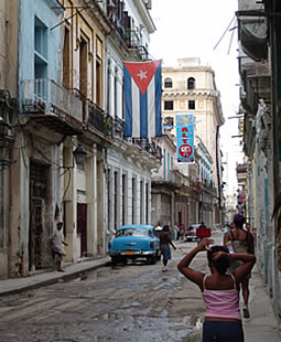 Los cubanos han realizado 182.799 viajes al exterior tras reforma migratoria