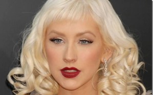 Christina Aguilera rozó los extremos… pegó par de teipes a sus enormes SENOS (FOTO)