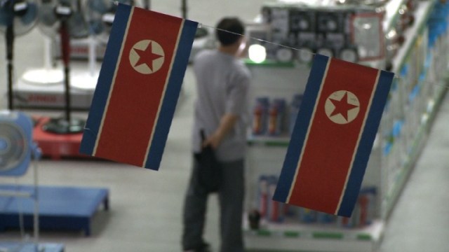 Imagen de banderas de Corea del Norte. Foto: AFP/Archivo