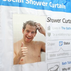De esta forma no abandonarás el ‘Facebook’ cuando estés en la ducha (FOTOS)