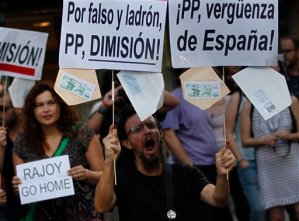 Oposición española pide la renuncia a Rajoy