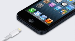 Joven china muere electrocutada tras atender su iPhone mientras se cargaba