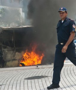 Tres heridos al incendiarse autobús en Margarita (Video)