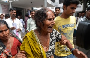 Indignación en India por la muerte de 21 niños tras comer en la escuela