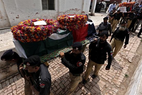 Niño de seis años muere al jugar con proyectil de mortero en Pakistán