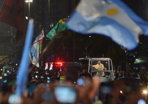 Papa Francisco preside Vía Crucis en la playa de Copacabana de Río