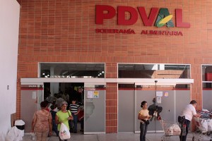 Privan de libertad a dos empleados de Pdval y a otras tres personas por peculado en el Zulia