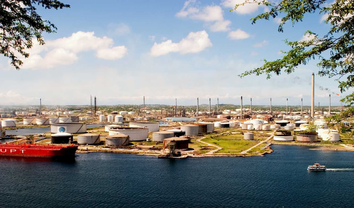 Refinería Isla operada por Pdvsa se reactiva tras falla