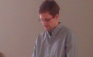 Rusia estudia el pedido de asilo de Edward Snowden bajo la presión de EEUU