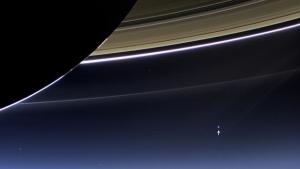 Así se ve nuestro planeta Tierra desde Saturno (Foto)