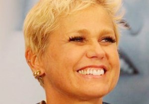 Xuxa reaparece con un estilo ochentoso y con blusa transparentosa (Foto + Pezones)