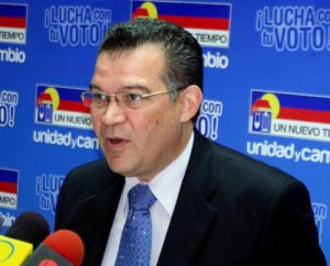Mesa de la Unidad solicita al ministro Chacón cumplir con su palabra y renunciar como prometió