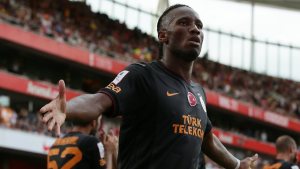 Drogba da la Supercopa al Galatasaray