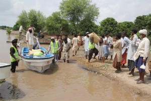 Al menos 108 muertos y 30.000 personas afectadas por inundaciones en Pakistán