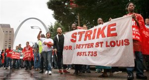 Empleados de comida rápida preparan huelga en EEUU